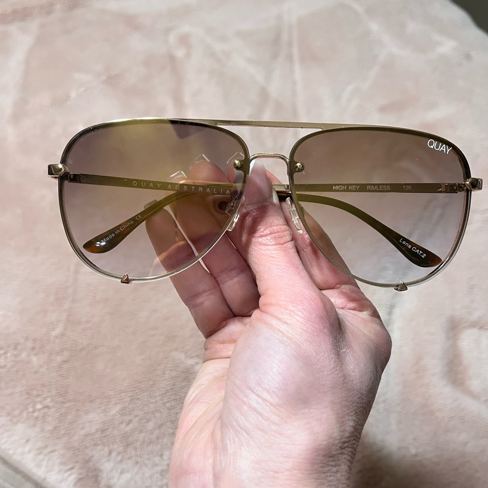 Gold rimless Quay aviators